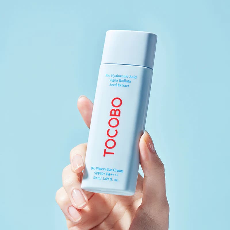 TOCOBO Bio Watery Sun Cream SPF50+ PA++++ in de hand